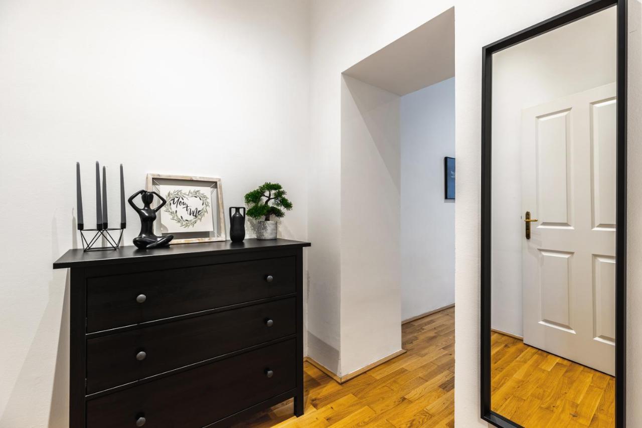 Stylish Designed Apartment In A Calm District Wien Exteriör bild